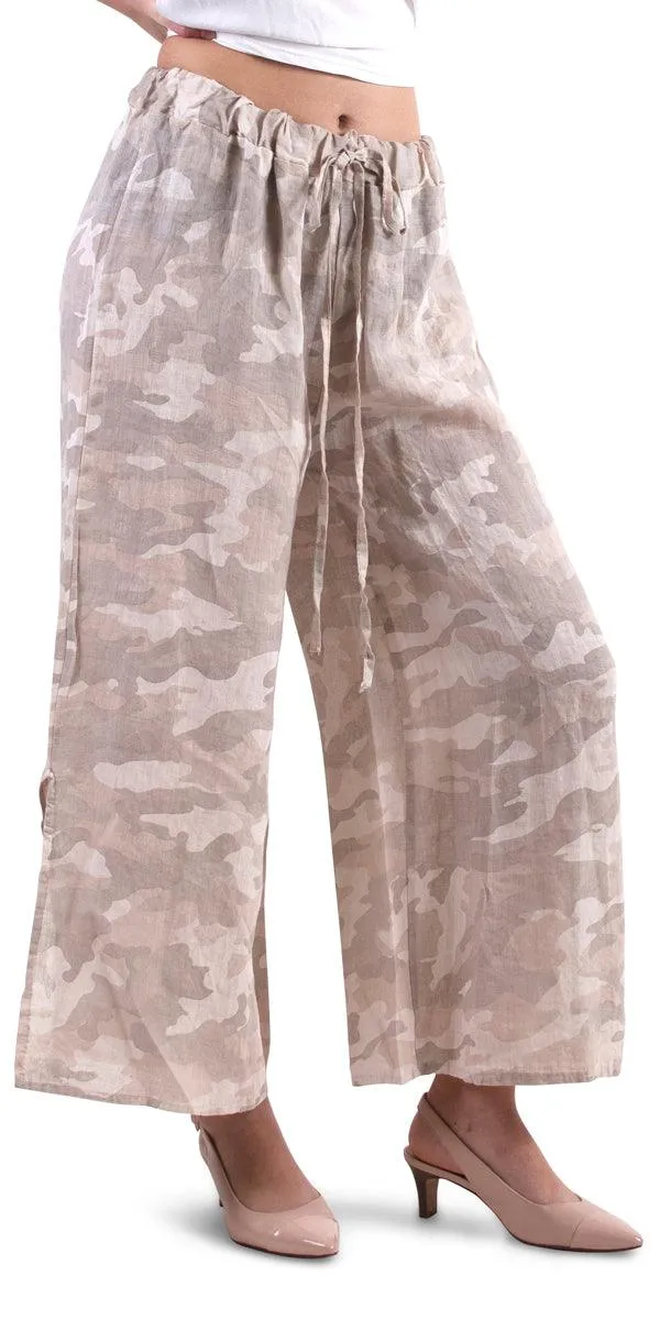 Giulana Camo Capri Pants