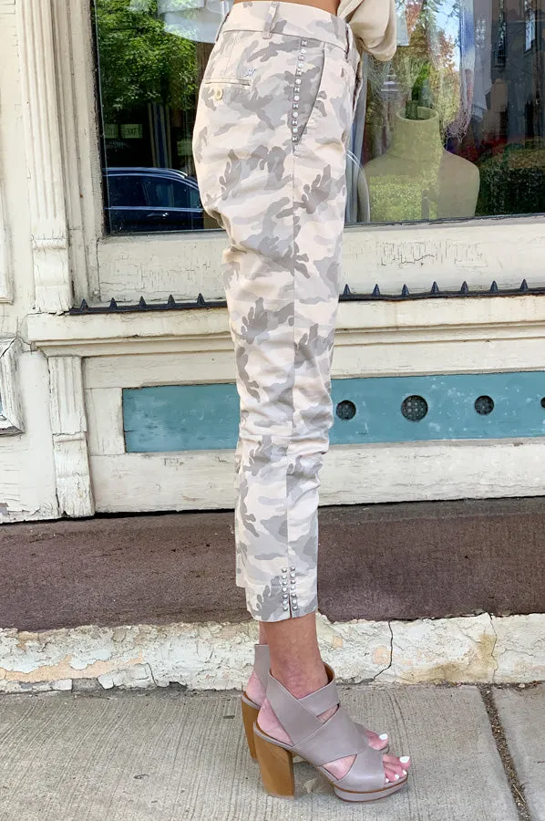 Jacqueline Capri Pants - Camo