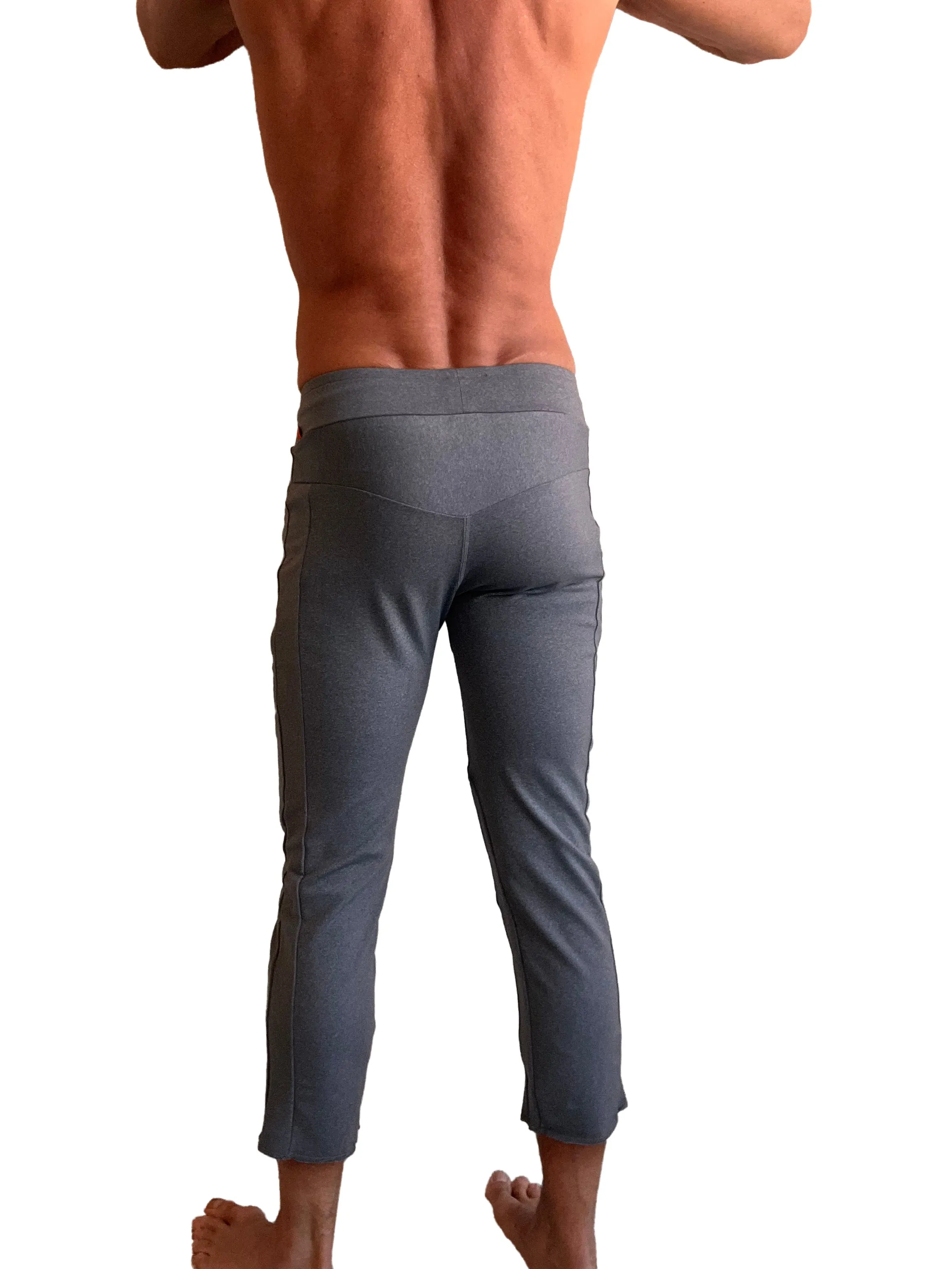 PERFORMANCE Premium Mens 4/5 Zipper Pocket Capri Yoga Pants (Dark Grey Heather)