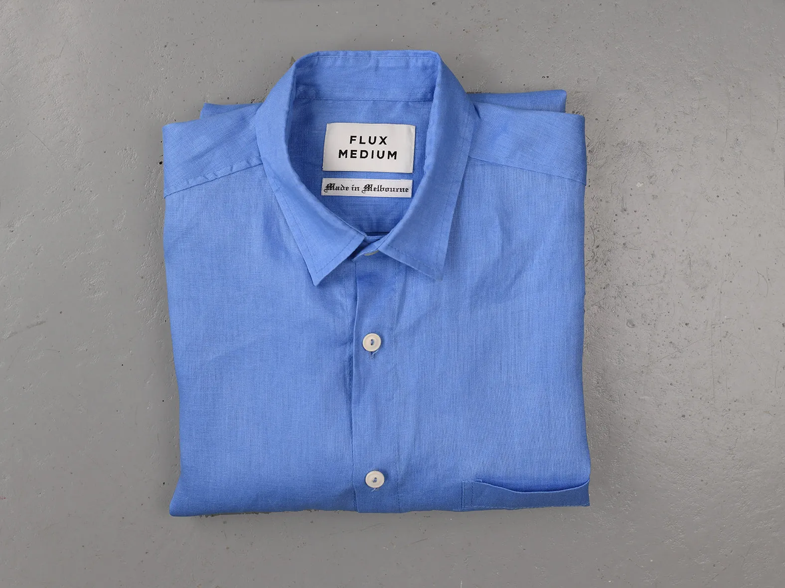 SKY BLUE. RELAXED LINEN SHIRT.