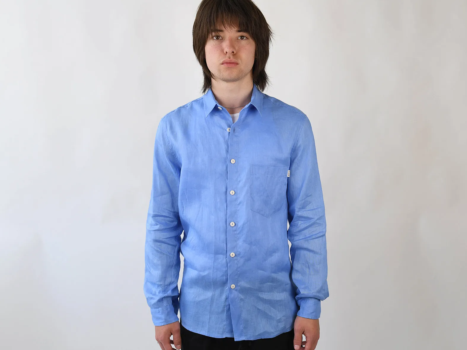 SKY BLUE. RELAXED LINEN SHIRT.