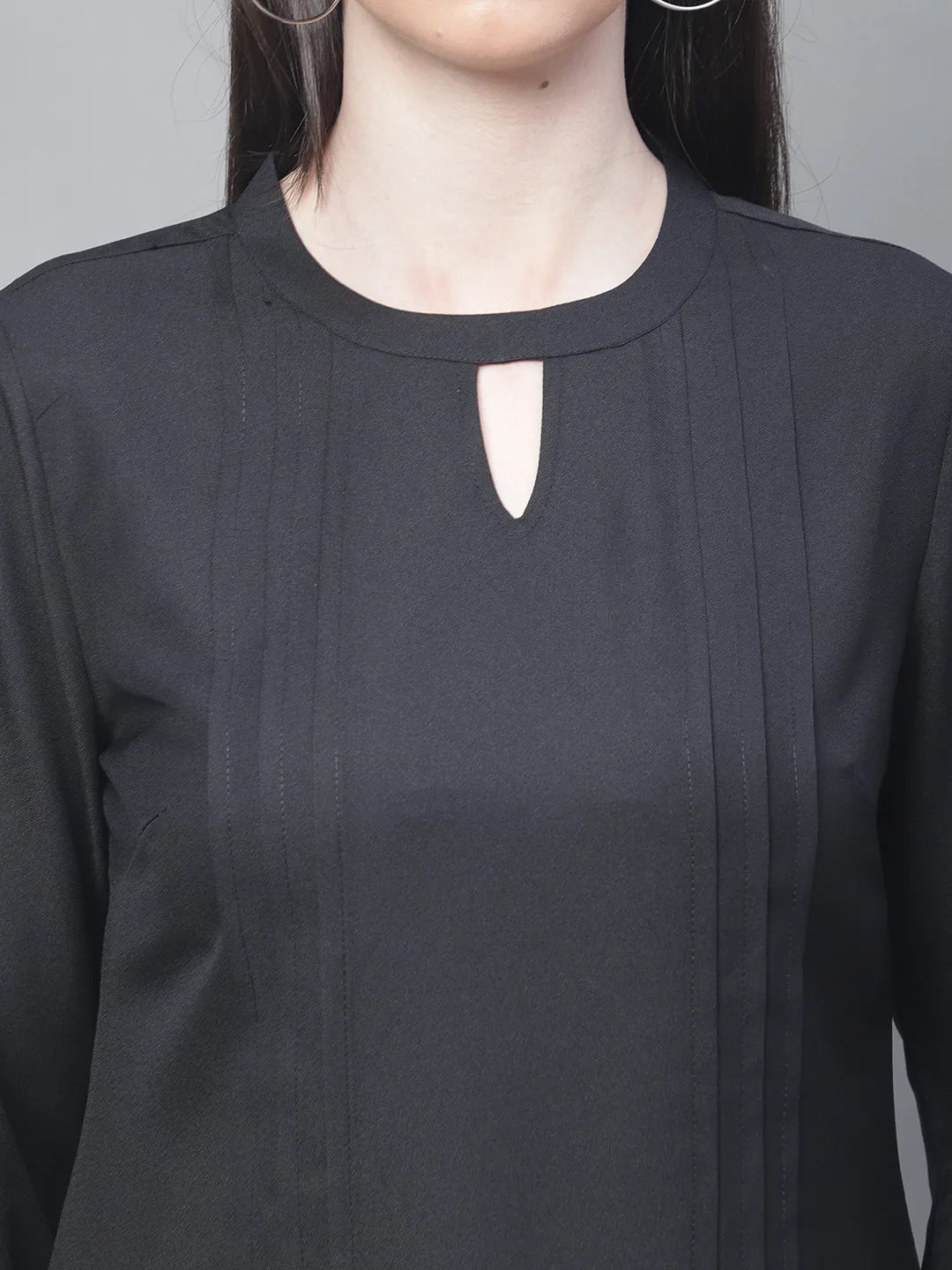 Women's Casual  Black Solid Round neck with Keyhole Tunic