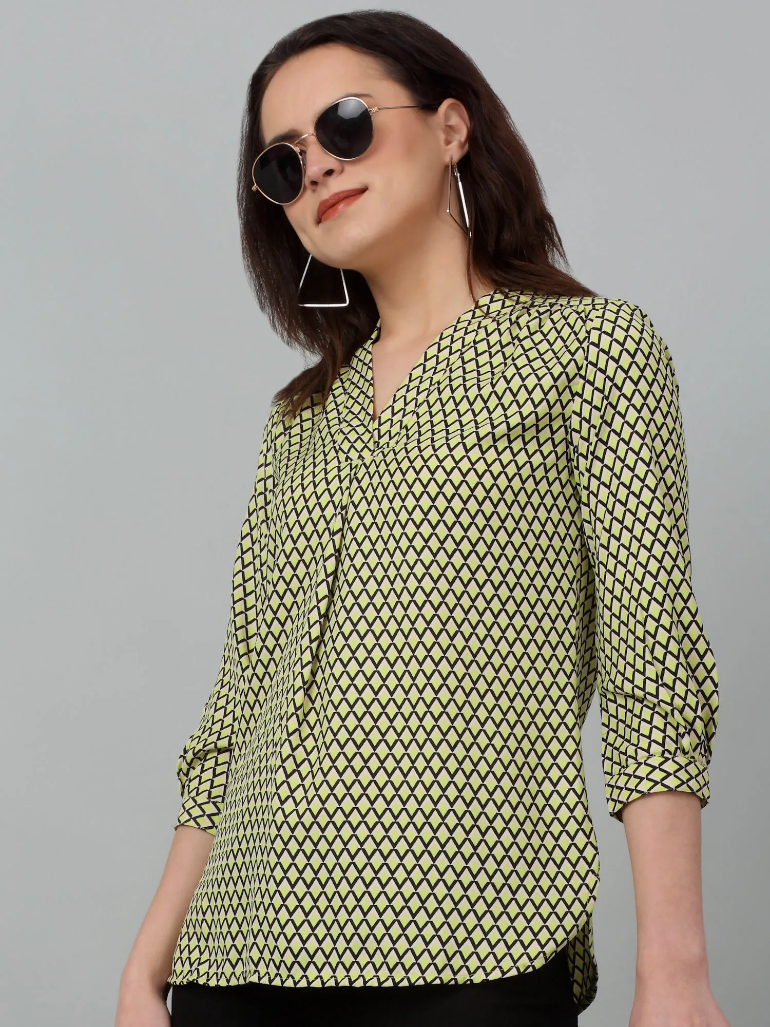 Women's Casual  Green Geometric Print V neck Top